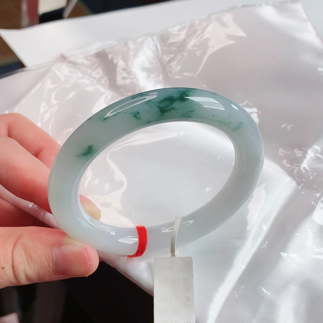 翡翠手镯未镶嵌天然翡翠A货