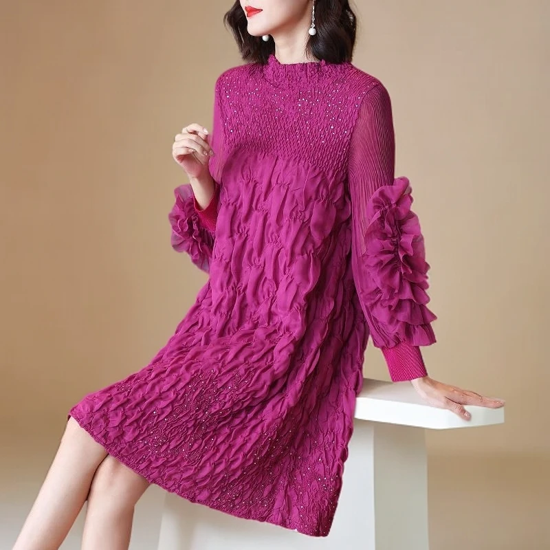 三宅高端洋气刺绣连衣裙女春秋新款宽松小个子大码女装褶皱打底裙