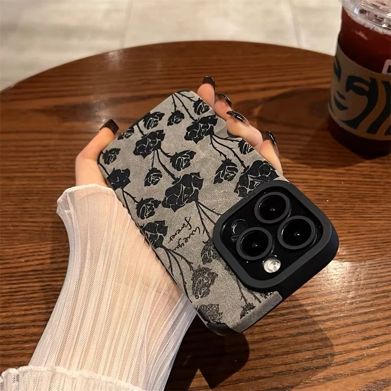 翻毛皮黑色玫瑰花适用苹果15promax手机壳iphone14pro/13高级感12