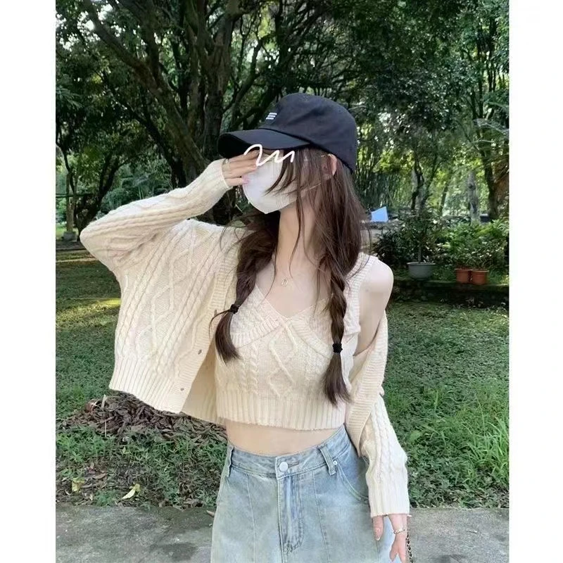 秋季2022年新款麻花编织减龄毛衣开衫两件套吊带上衣气质针织衫