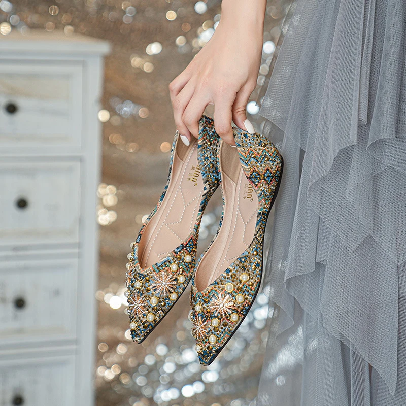 平底单鞋女2025春秋新款百搭尖头浅口豆豆鞋民族风瓢鞋内增高满钻