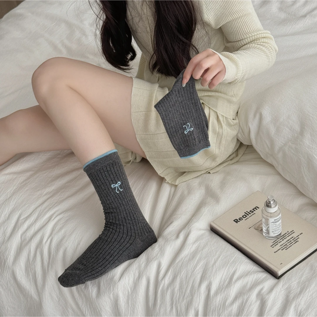 好韩的袜子韩版ins穿搭博主拼色刺绣蝴蝶结堆堆袜子女新款中筒袜