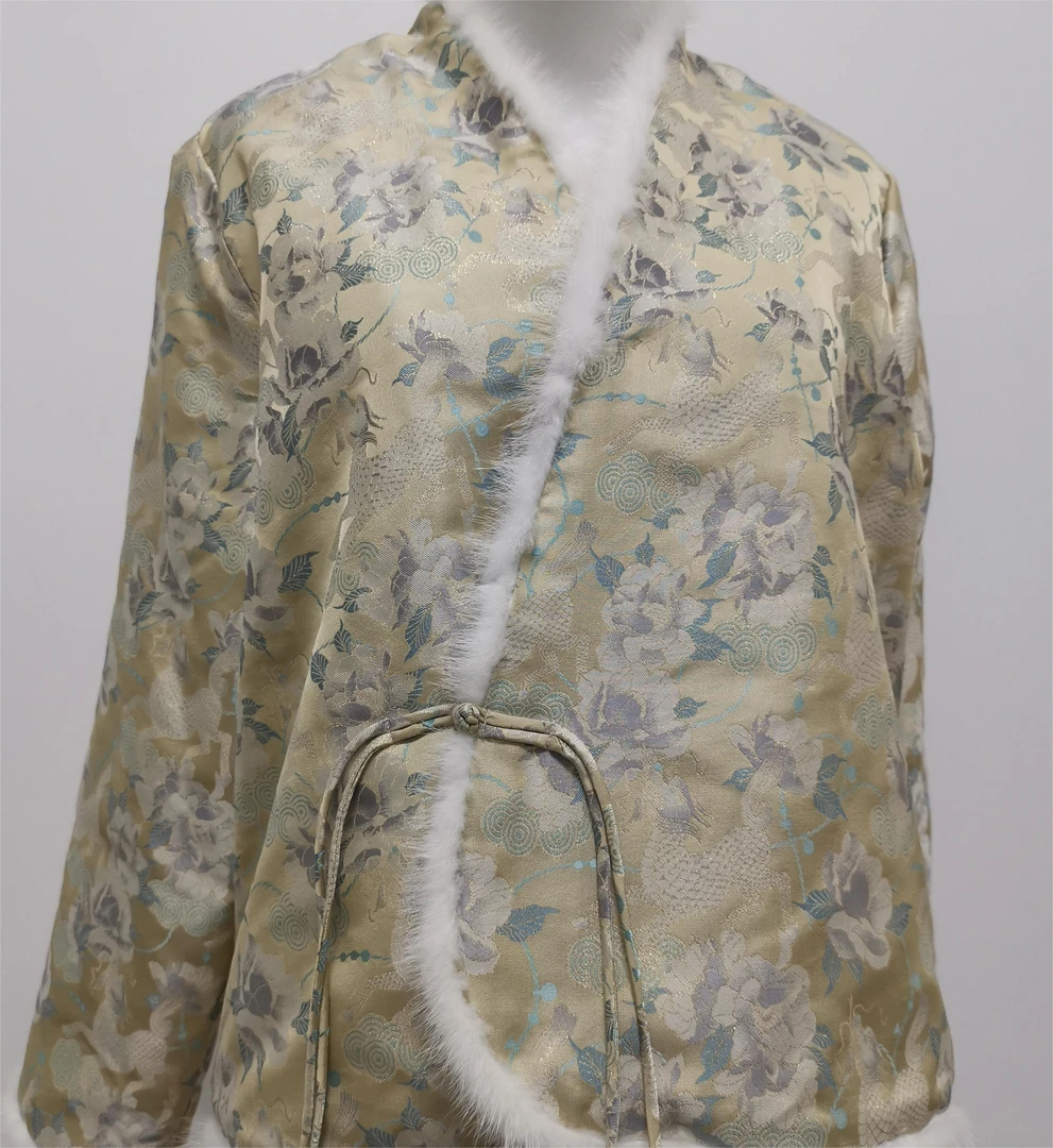 秋冬款时尚女款服饰