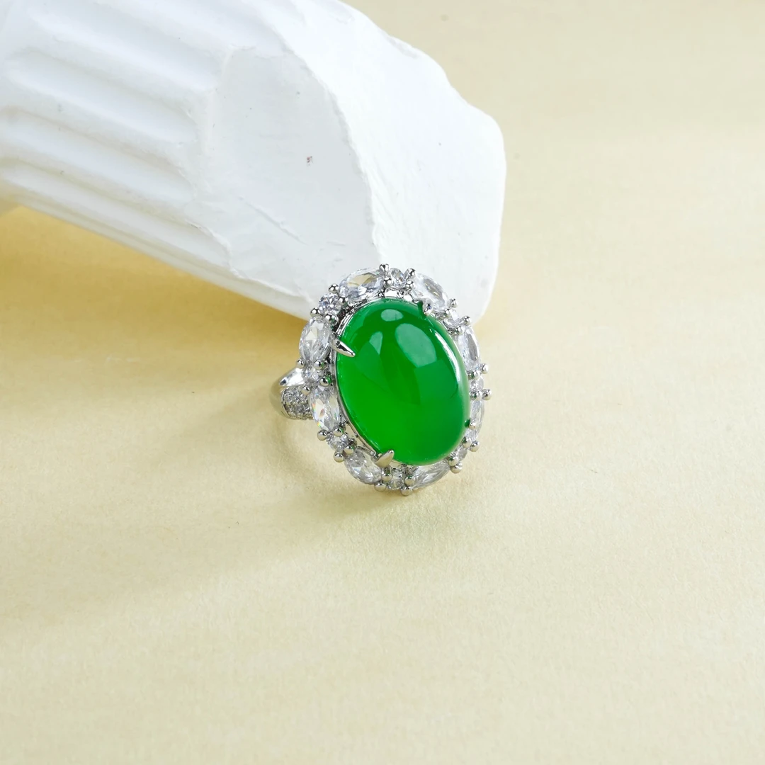 Y-599 绿色蛋型玉髓戒指