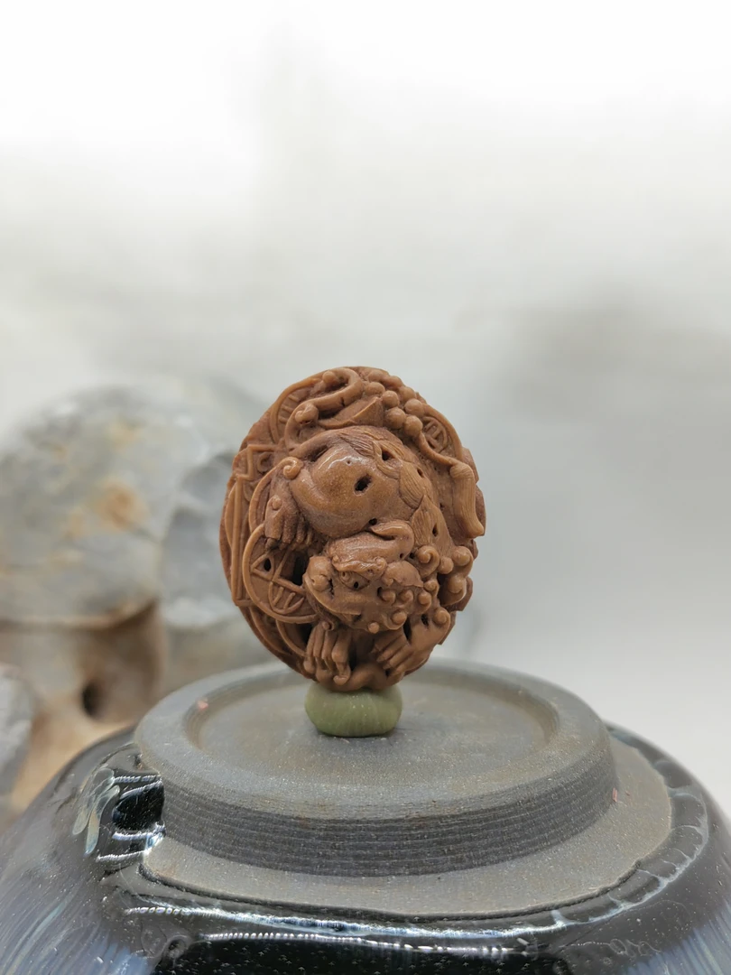 桃核雕刻貔貅，招财纳福，手工雕刻