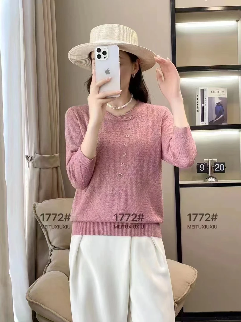 条纹彩色扣针织衫女薄款洋气上衣欧货潮春装