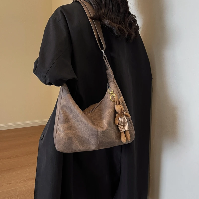 大容量包包女秋冬2023新款时尚小众设计单肩斜挎包复古女士饺子包