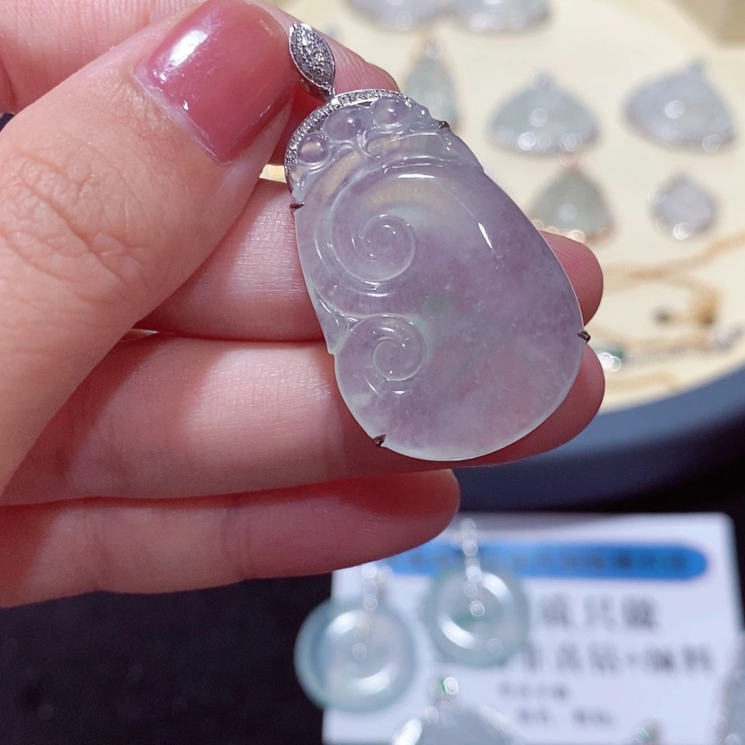 【闪购商品】翡翠颈饰18K金镶嵌吊坠