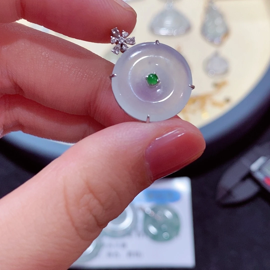 【闪购商品】翡翠颈饰18K金镶嵌吊坠