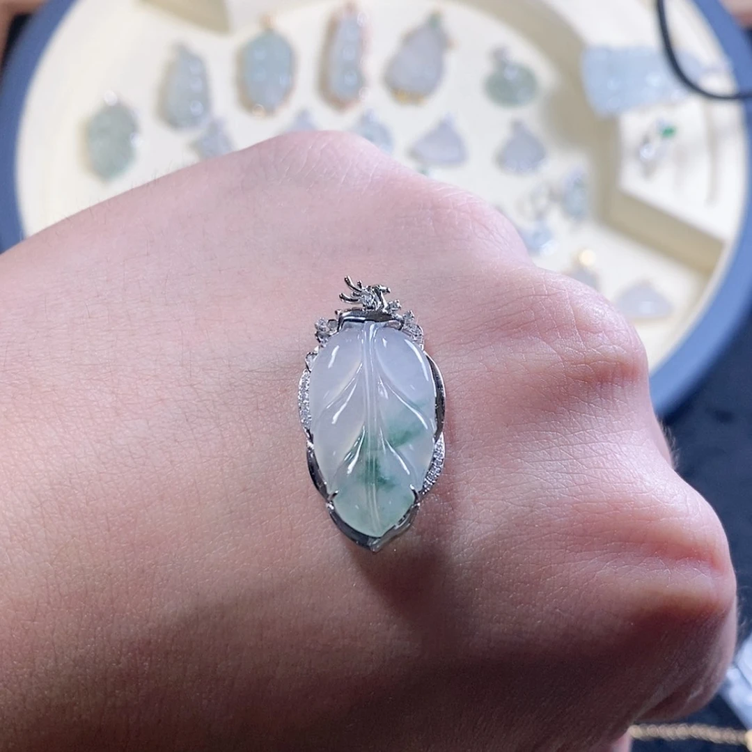 【闪购商品】翡翠颈饰18K金镶嵌