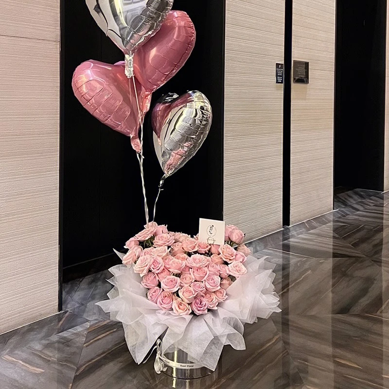 【无尽宠爱】粉玫瑰气球抱抱桶草莓熊玫瑰花束鲜花速递同城配送女友