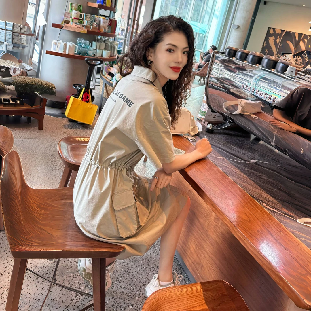 斐乐夏季休闲女款流光风透气时尚梭织弹力连衣裙流光风