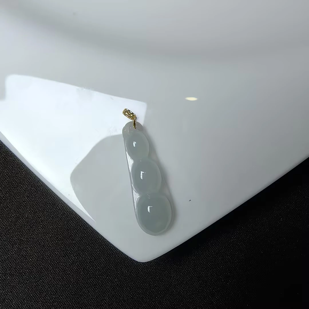 四季平安福豆翡翠吊坠