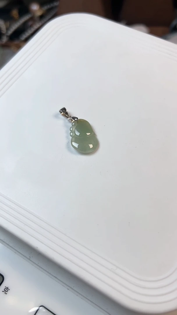 【闪购商品】翡翠颈饰未镶嵌扣头葫芦