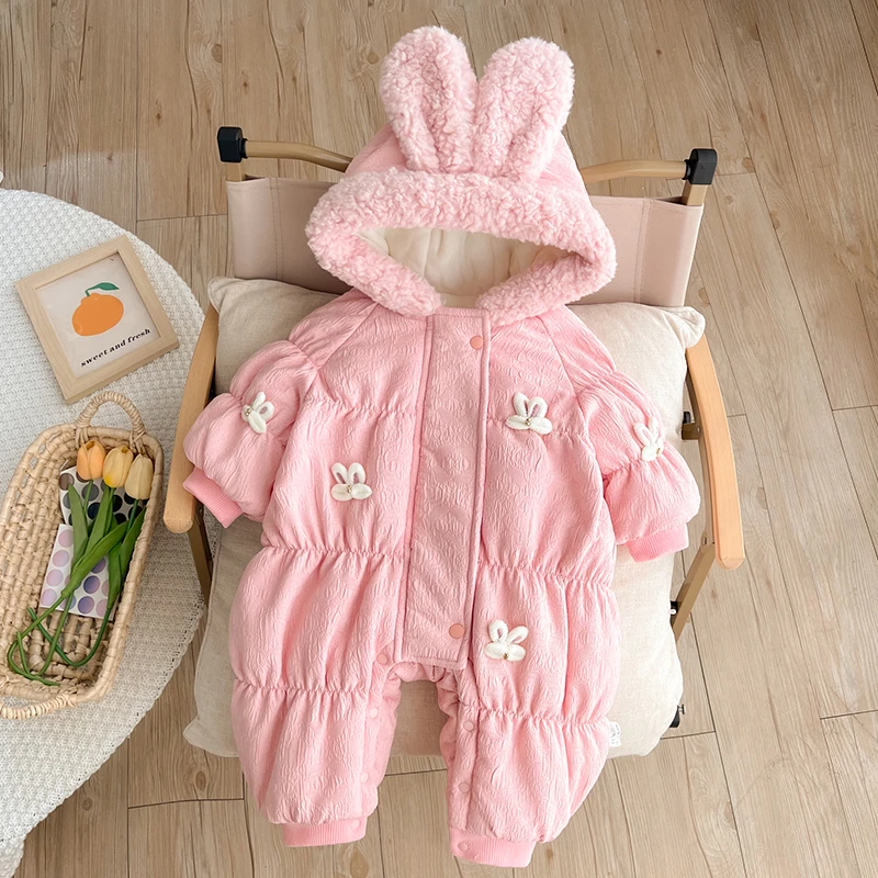 婴儿冬季棉服2024冬装新款连体衣女宝宝加绒加棉爬服超萌洋气哈衣