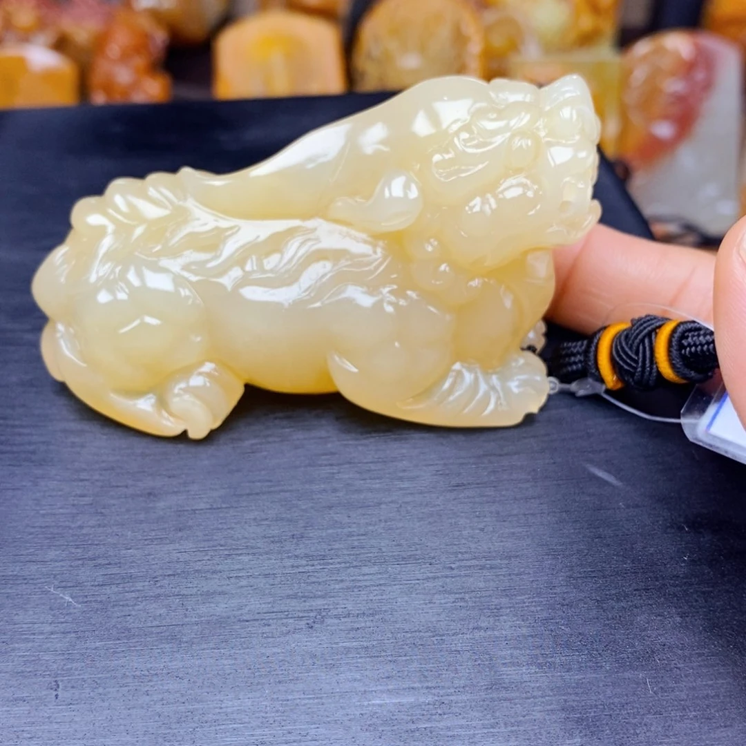 石英质玉（黄龙玉）颈饰未镶嵌