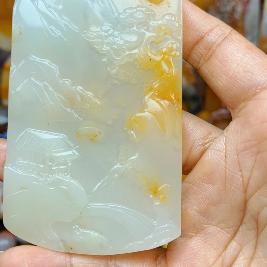 石英质玉（黄龙玉）颈饰未镶嵌