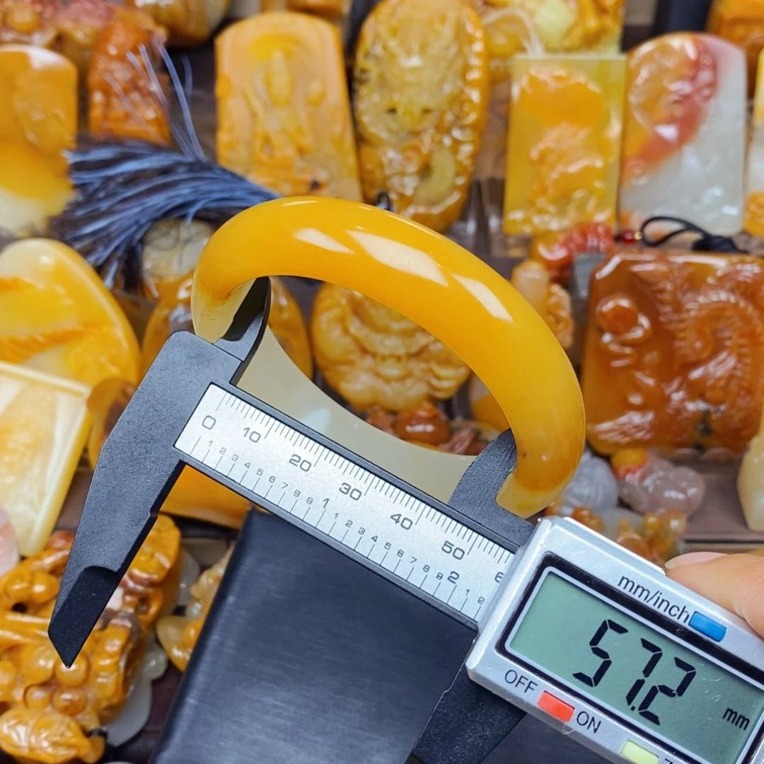 石英质玉（黄龙玉）颈饰未镶嵌