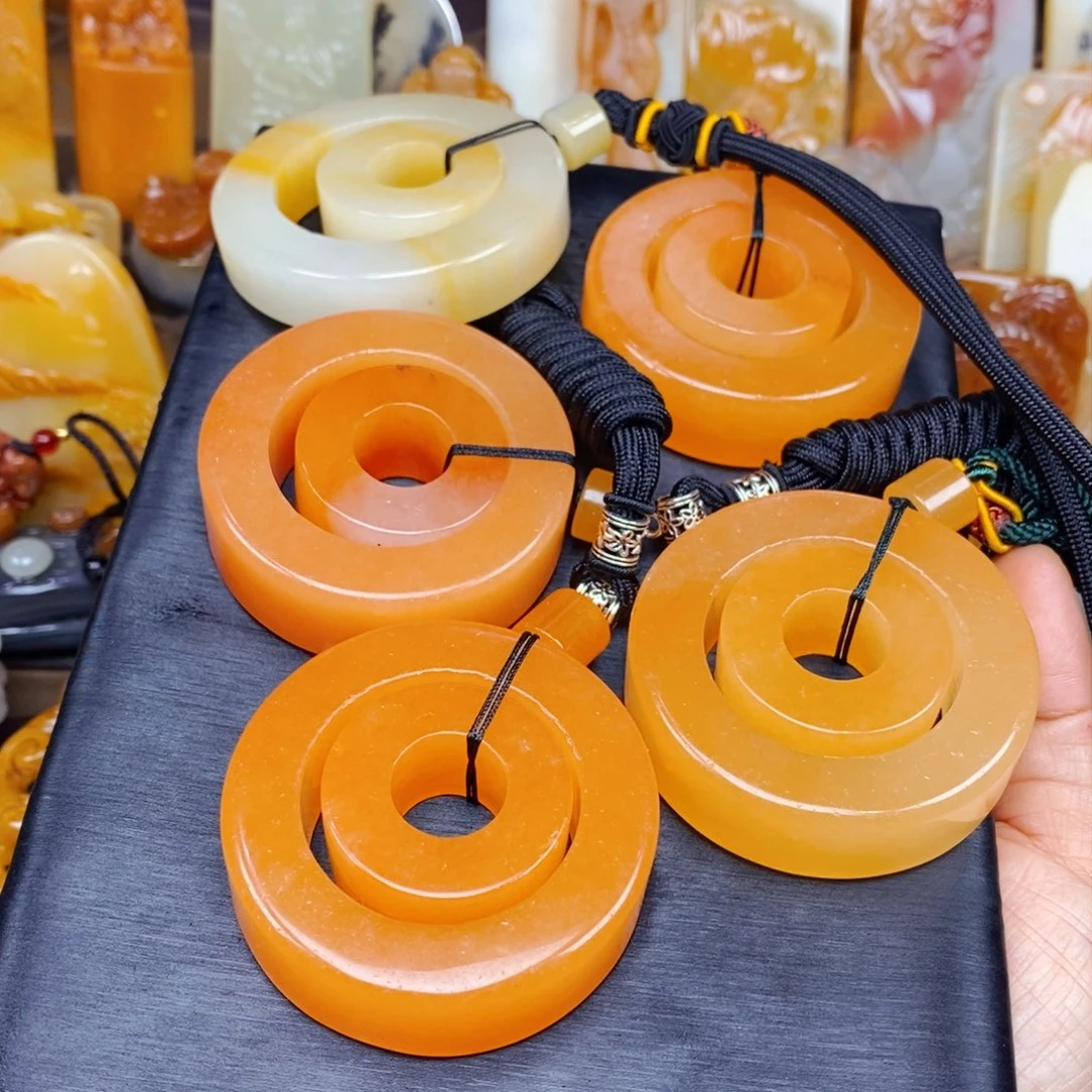 石英质玉（黄龙玉）颈饰未镶嵌