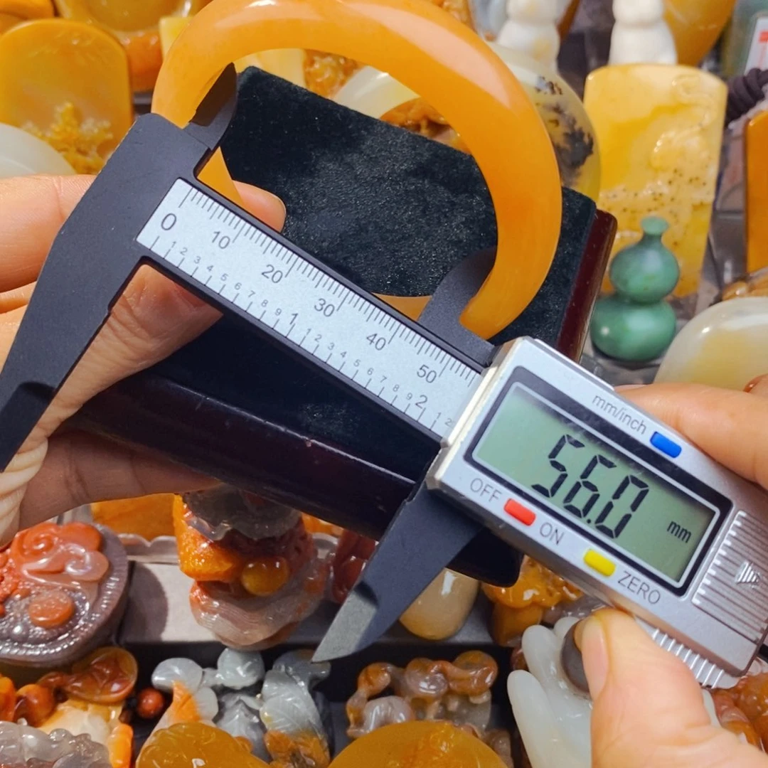 石英质玉（黄龙玉）颈饰未镶嵌