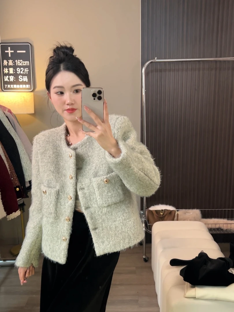 【90白鸭绒】2024淡绿色小香风保暖羽绒服女气质高级感百搭短款上衣
