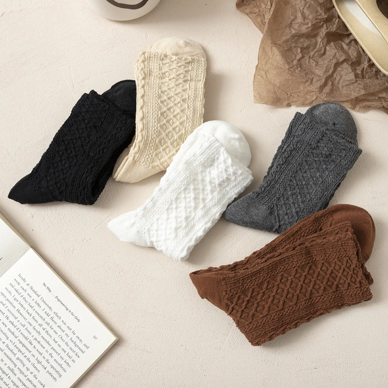 国潮纯色中筒袜子女秋冬基础款黑白色立体花纹棉质ins学院风女袜