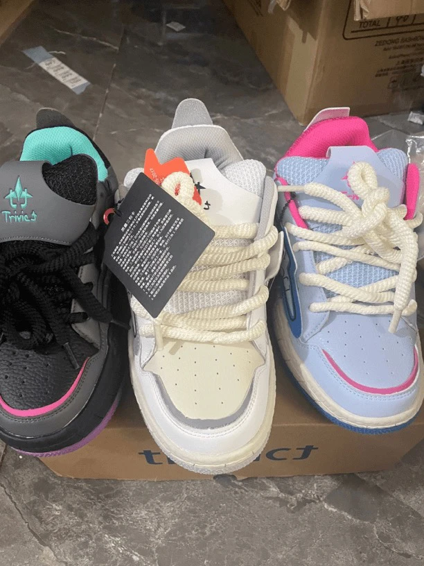 楼下-WT潮流时尚设计运动厚底面包鞋