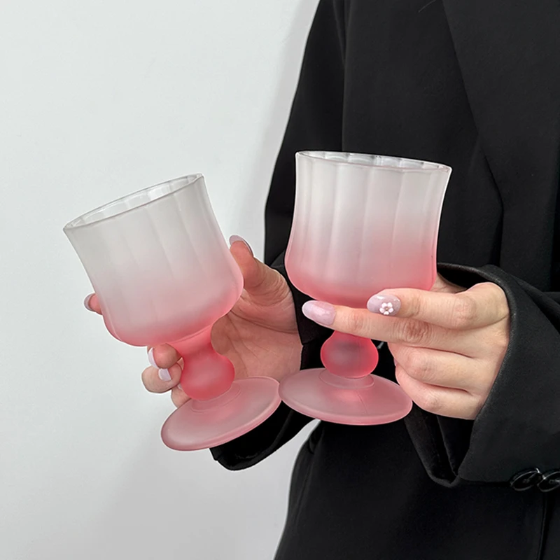 ins轻奢小众百褶中古杯高颜值女渐变粉色高脚杯氛围感饮品磨砂杯