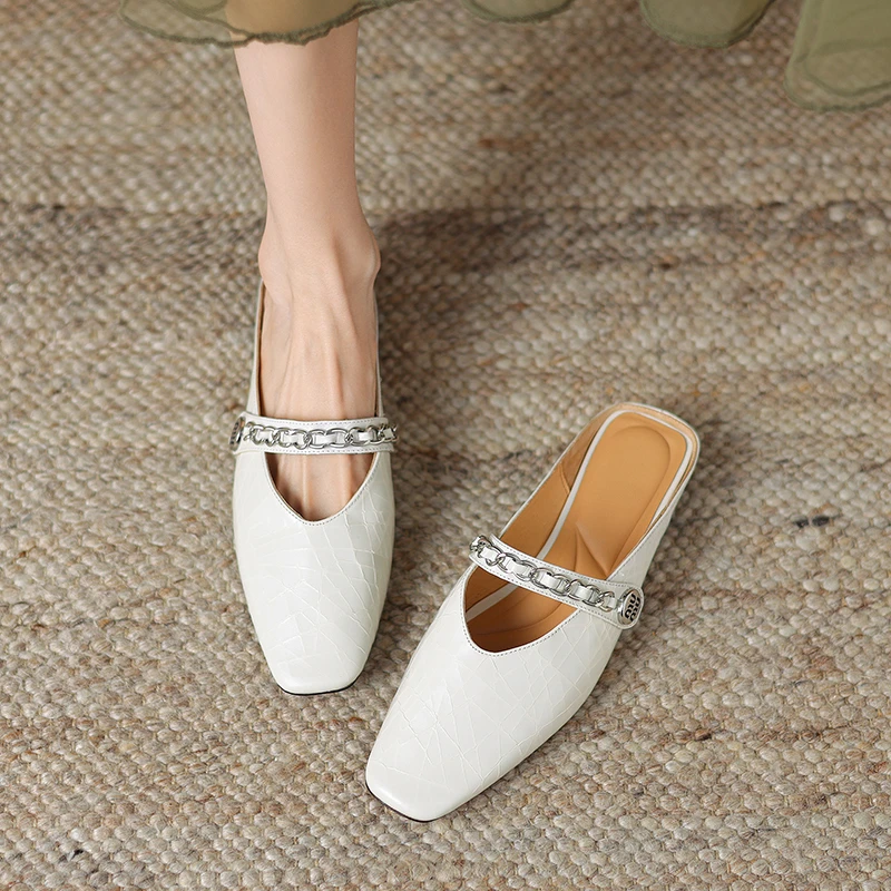 新款夏季女式真皮包头半拖鞋外穿时尚金属链条低跟穆勒凉拖网红