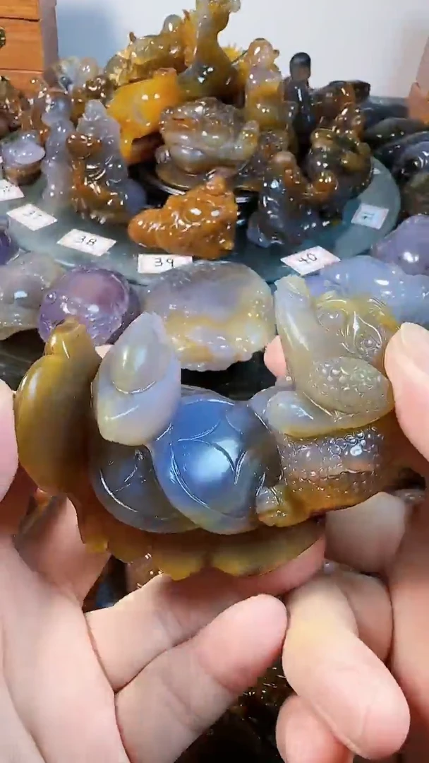 【闪购商品】玛瑙/玉髓摆件未镶嵌金蟾