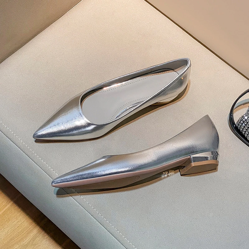 UHCK银色尖头粗跟高跟鞋女2025年新款浅口气质复古靴子女长筒靴