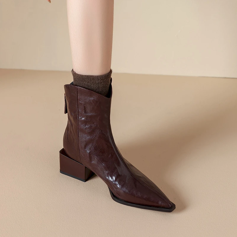 UHCK褶皱复古风西部靴尖头粗跟时装短靴2025秋冬新款方跟棕色靴子