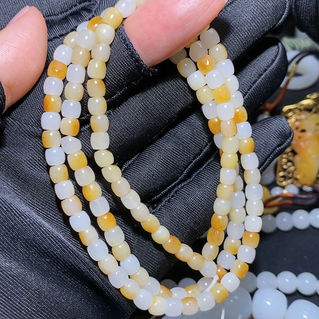 和田玉项链未镶嵌次****?