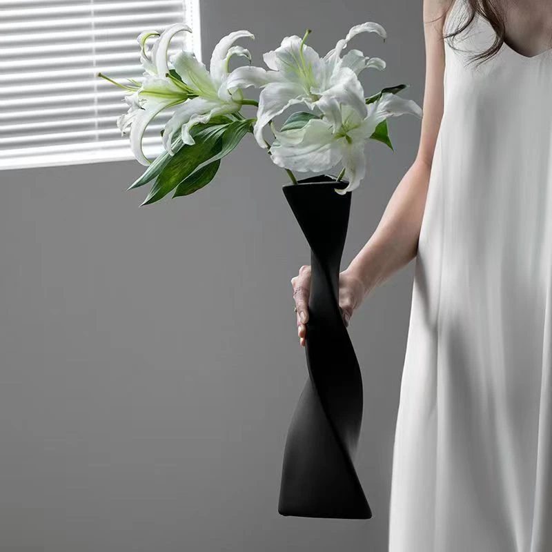 ins北欧几何扭转花瓶北欧ins黑白旋转扭曲陶瓷花器民宿装饰摆件