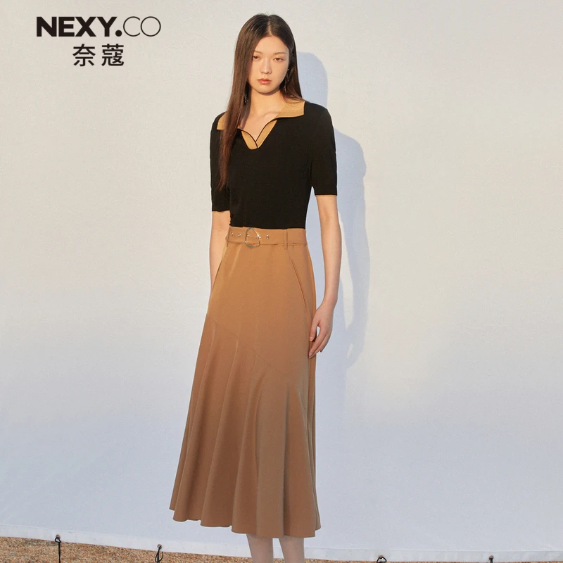 NEXY.CO/奈蔻针织连衣裙2024夏季新款撞色翻领收腰长裙XF03967C5