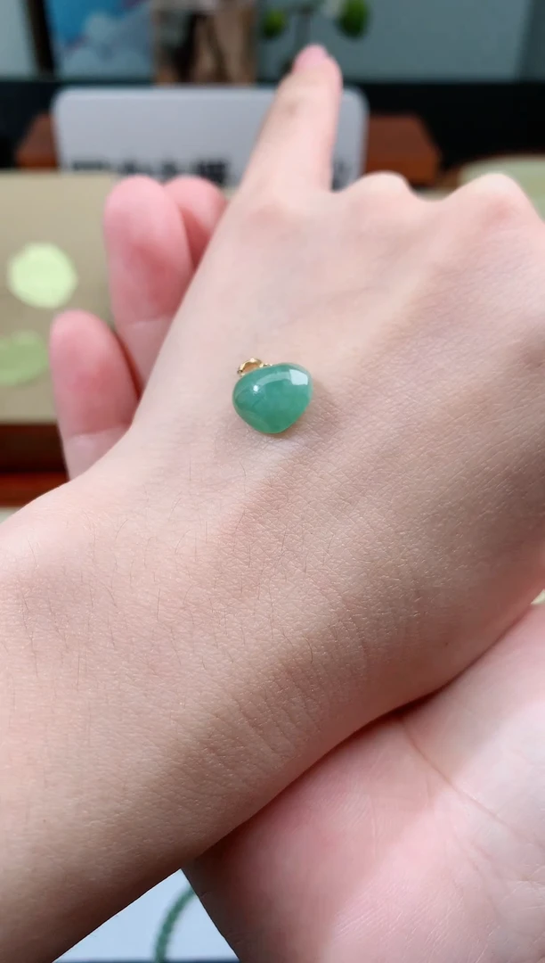 【闪购商品】翡翠吊坠(不含链)18K金镶嵌翡翠