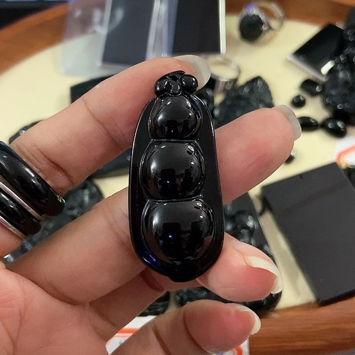 翡翠颈饰未镶嵌墨翠
