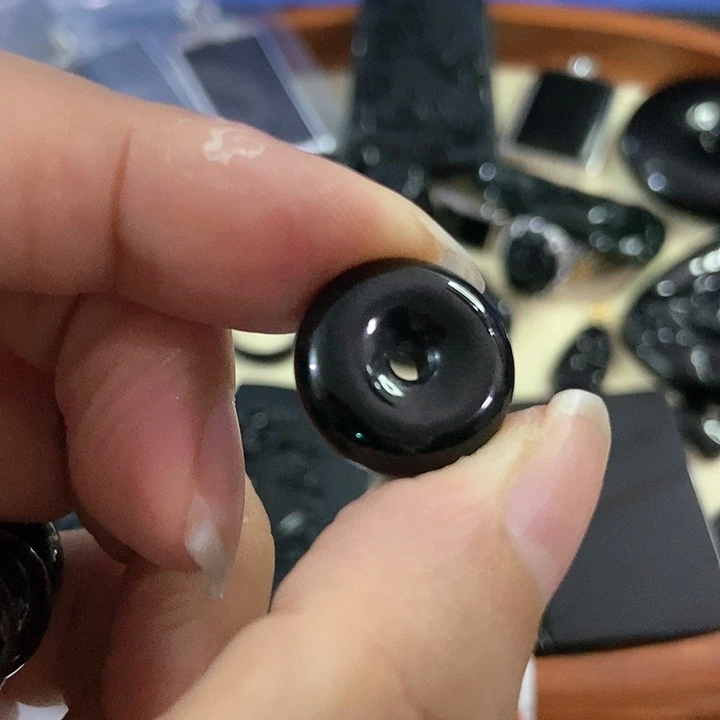 翡翠颈饰未镶嵌墨翠