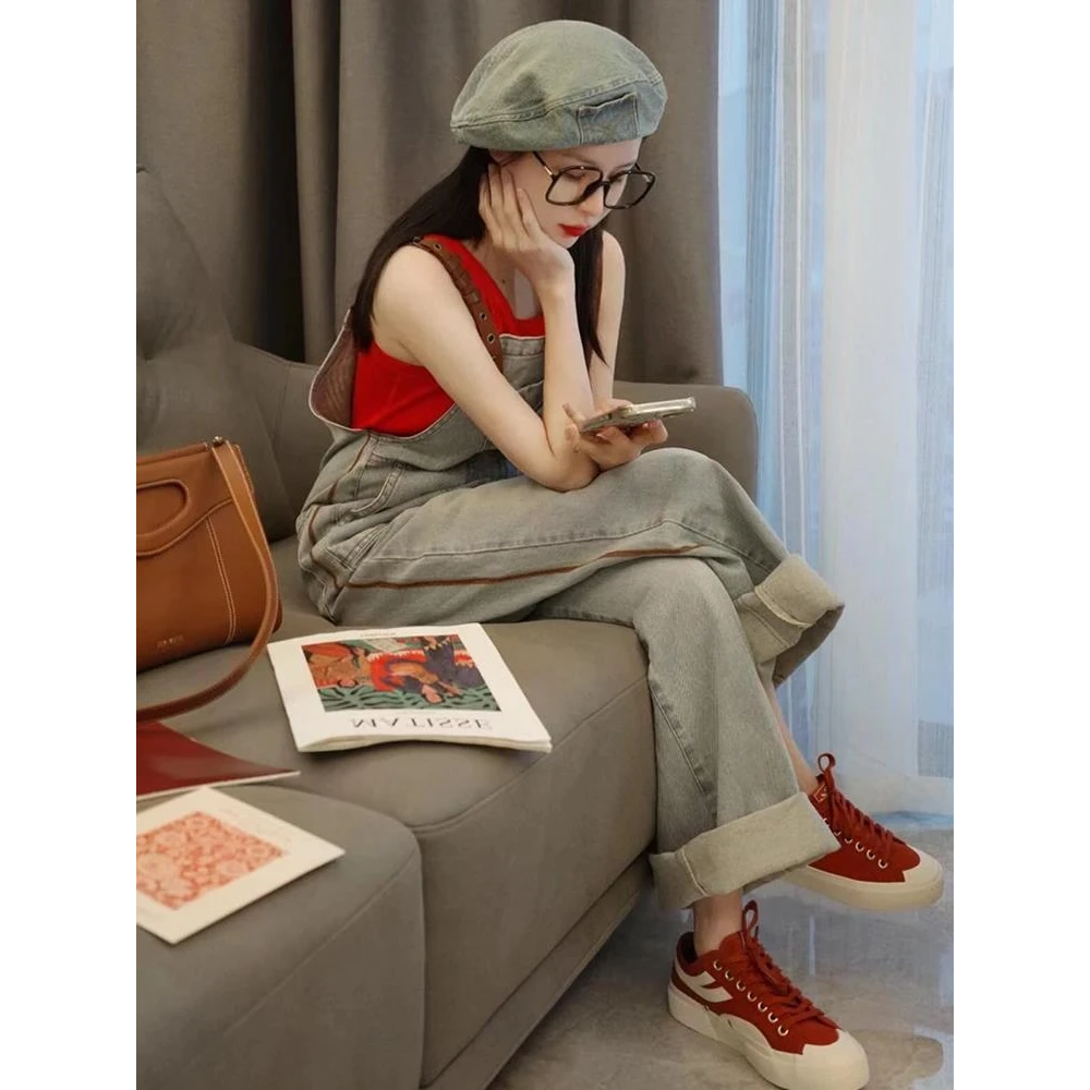 2025春季新款减龄撞色背带牛仔裤高腰直筒阔腿裤红色修身上衣套装