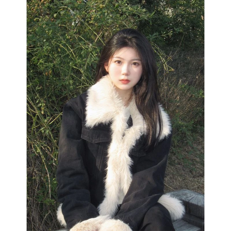 牛仔拼接毛毛上衣加厚棉服秋冬新款高级感炸街羊羔毛绒外套女短款
