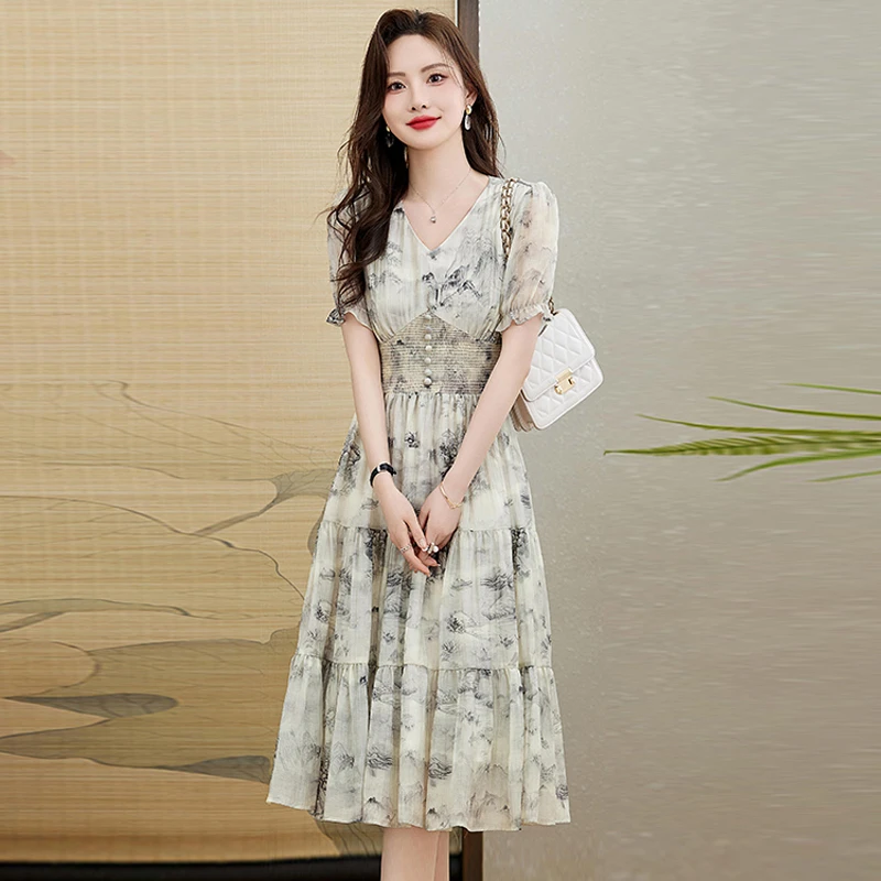 碎花连衣裙女2025夏季新款高级感气质收腰洋气遮肚子显瘦裙子