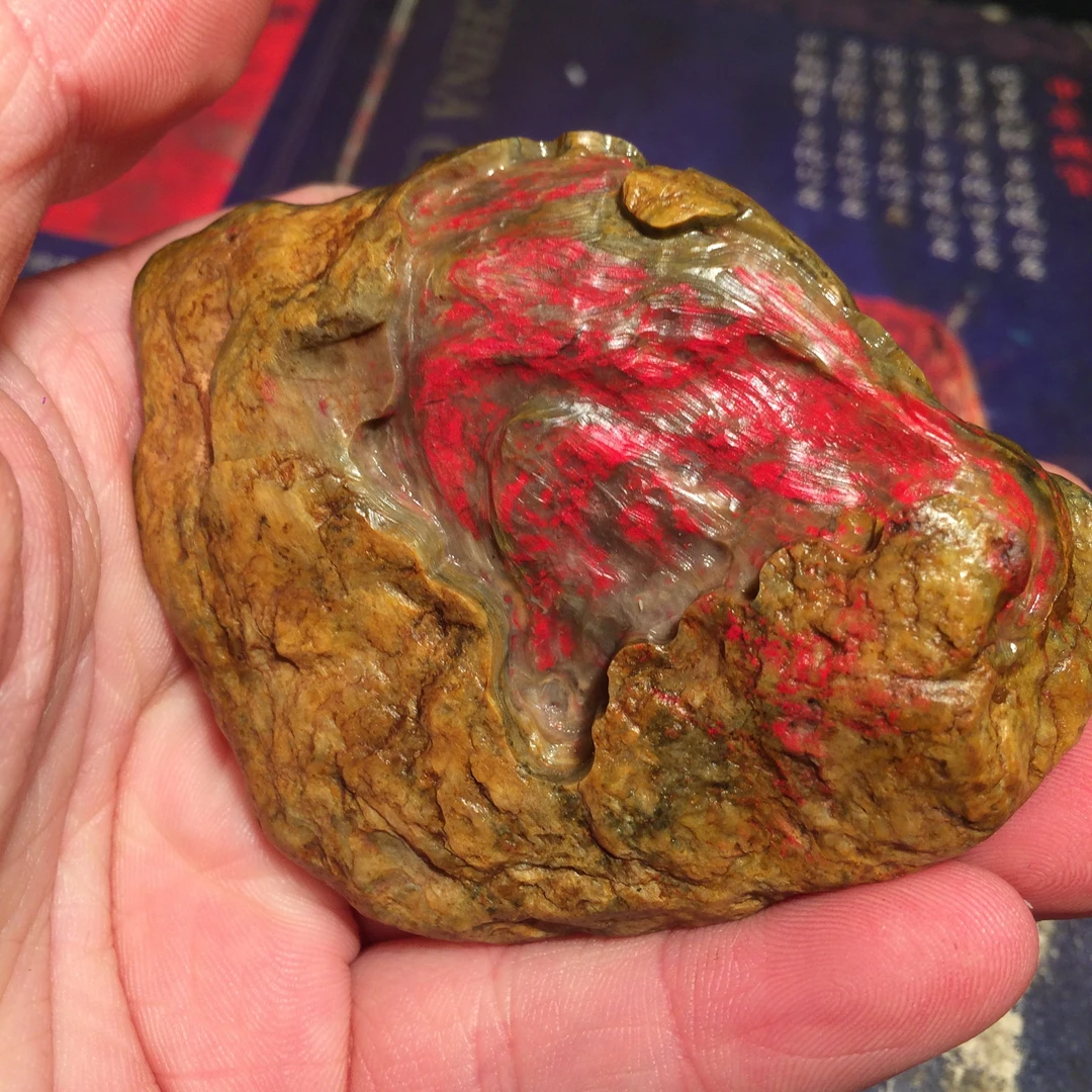 真正昌化田黄鸡血石软底不错的血量和完整的田黄皮原石开窗