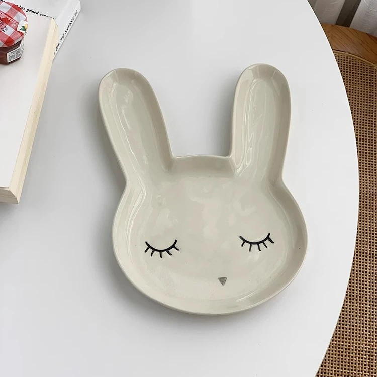 可爱小兔造型陶瓷盘釉下彩9.5英寸兔子儿童餐盘卡通家用菜盘平盘