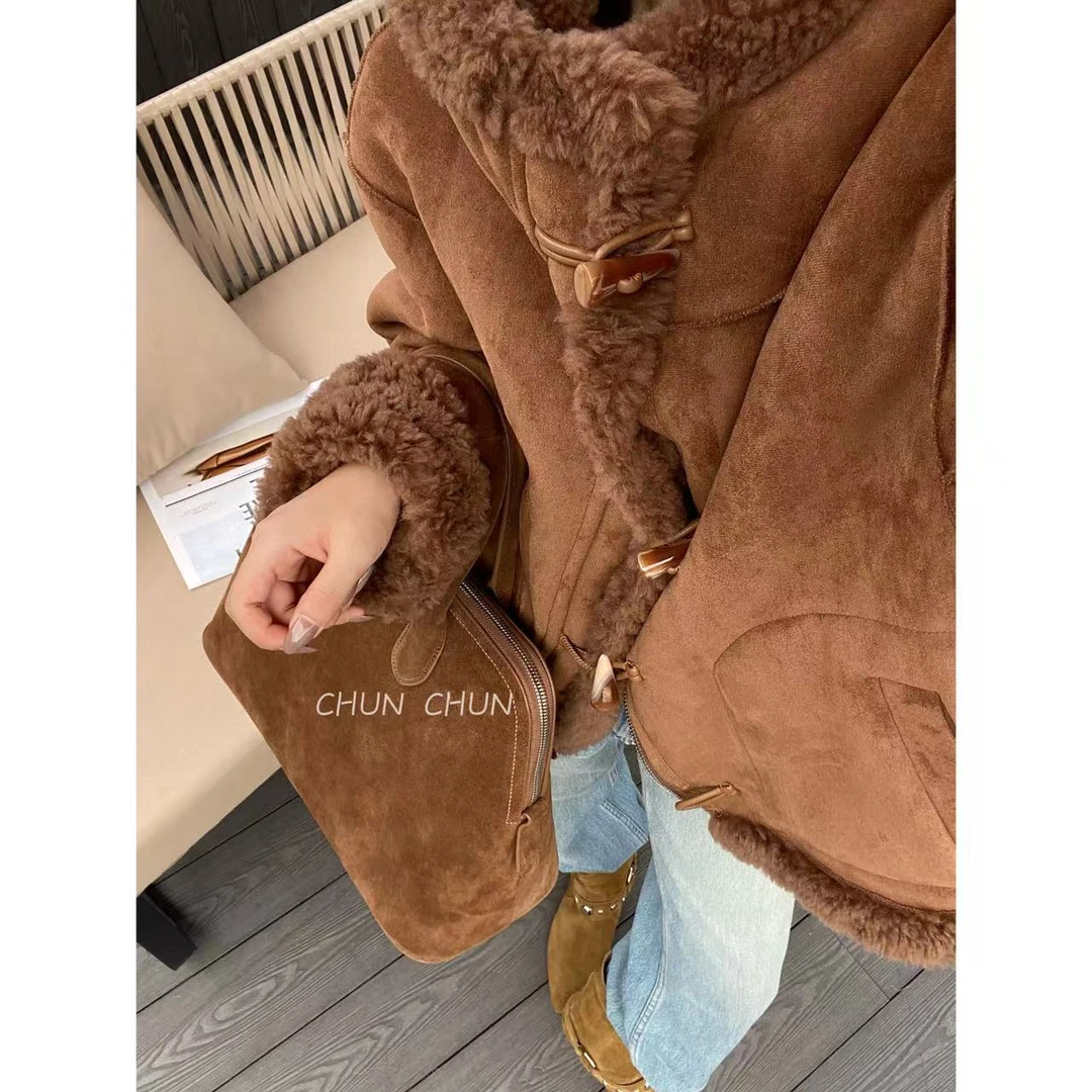 【纯纯女装】 高品质连帽羊毛牛角扣外套 40673