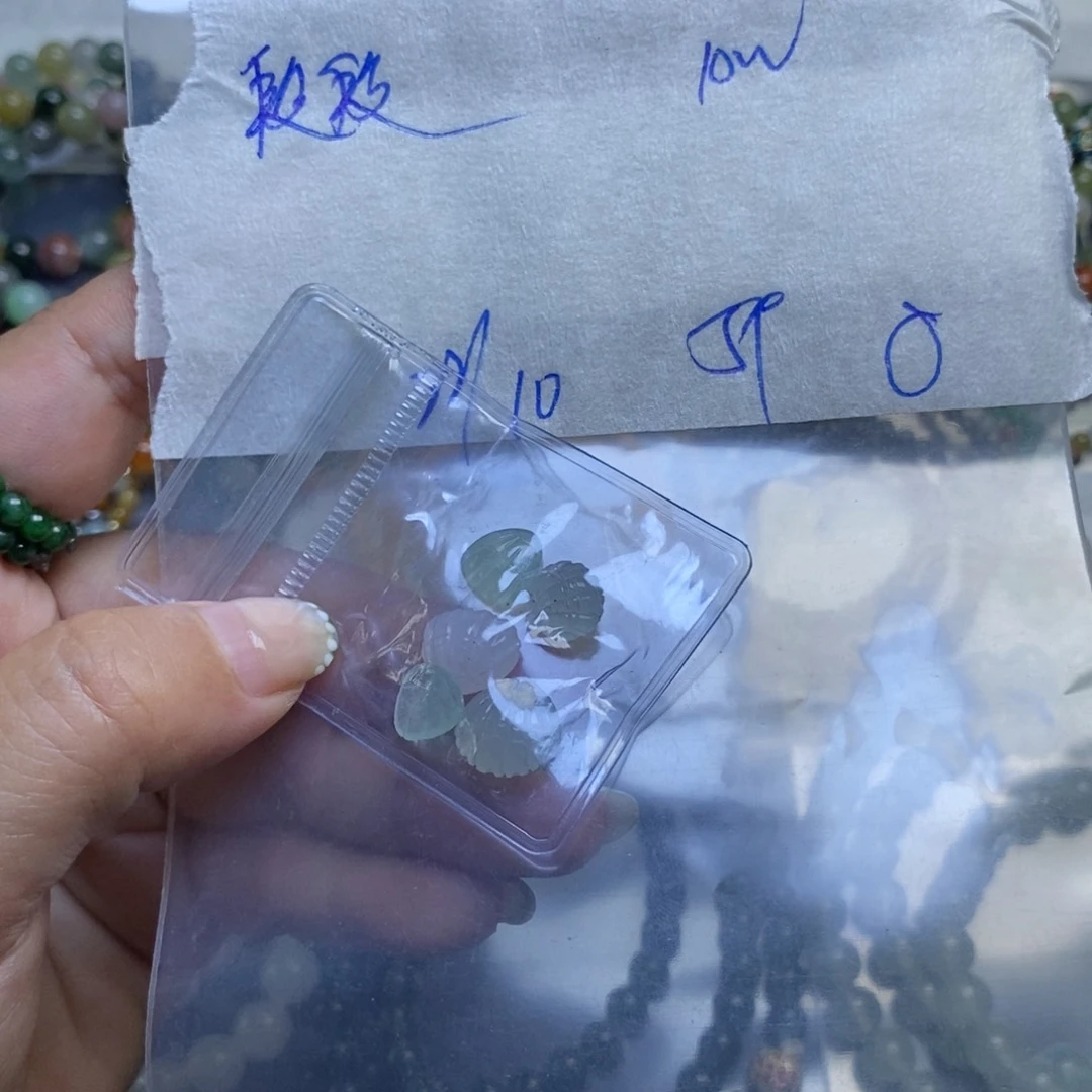 定制翡翠未镶嵌段*姐翡翠定制