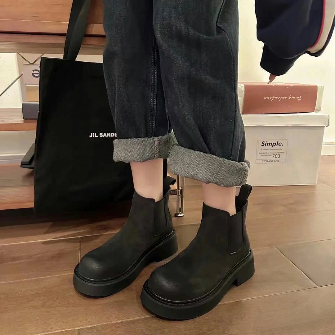 简约复古风~时尚圆头真皮厚底切尔西靴女松糕短靴烟筒靴395-8-YB