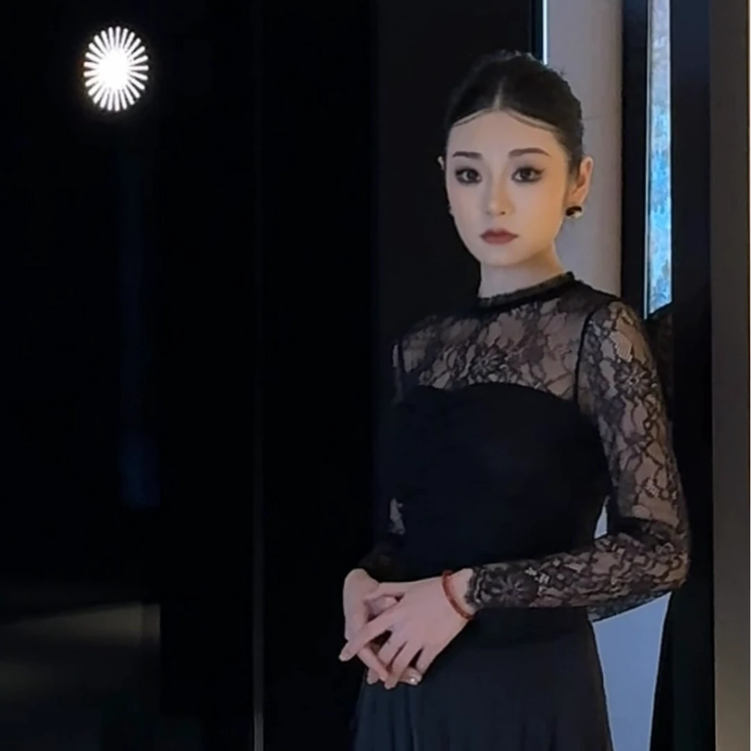 AMASS/阿玛施时尚气质百搭高级感圆领黑色蕾丝长袖上衣 5300635