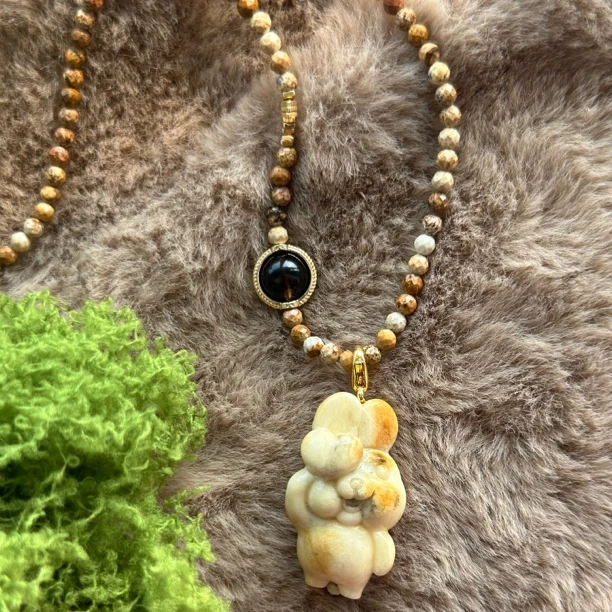 吉月天然蜜蜡奥利奥爱心兔熊美拉德色系项链锁骨链毛衣链