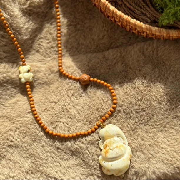 吉月蜜蜡奥利奥爱心大熊抱抱熊橄榄核项链毛衣链