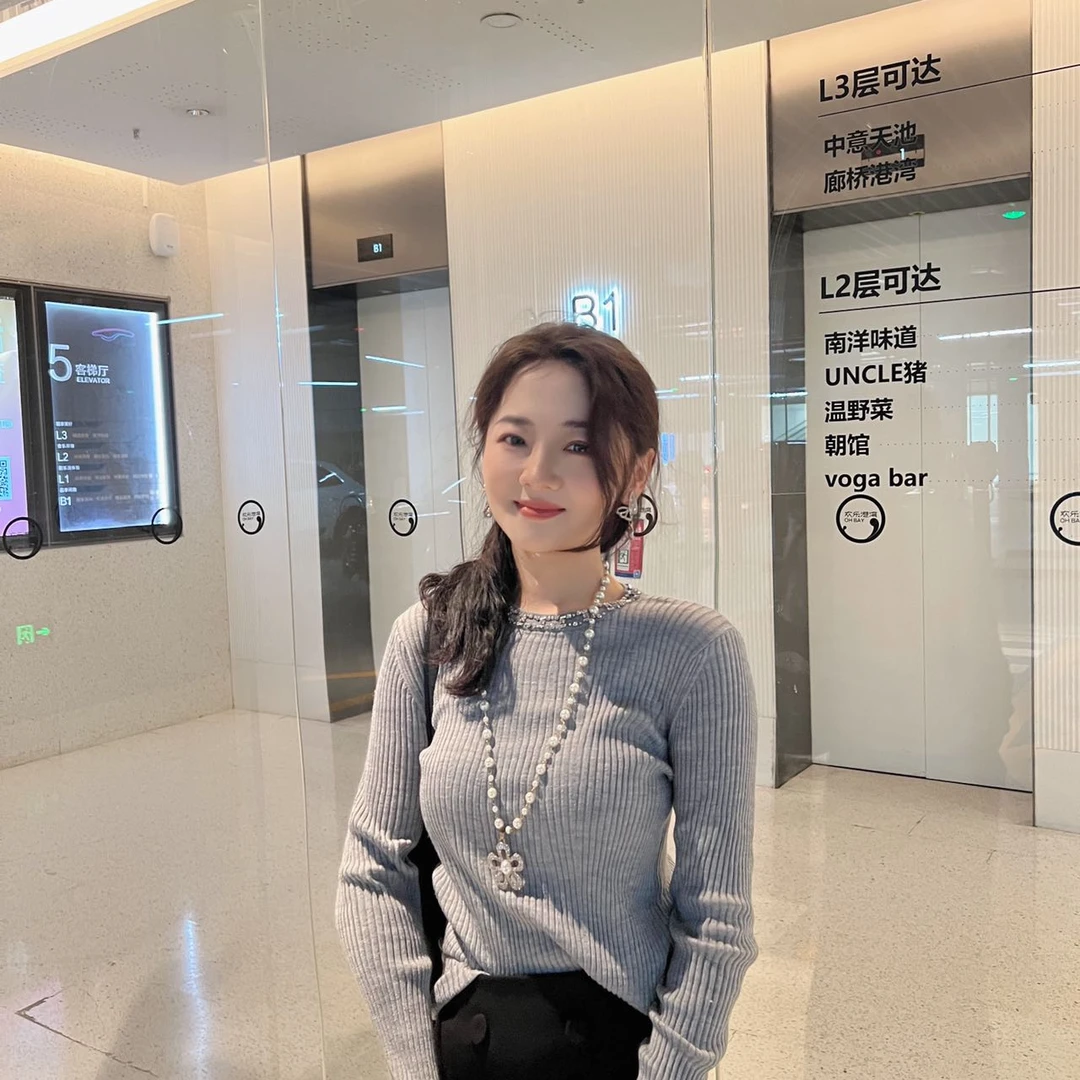 法式浪漫 E~领口钉珠高弹力修身精纺羊毛针织衫